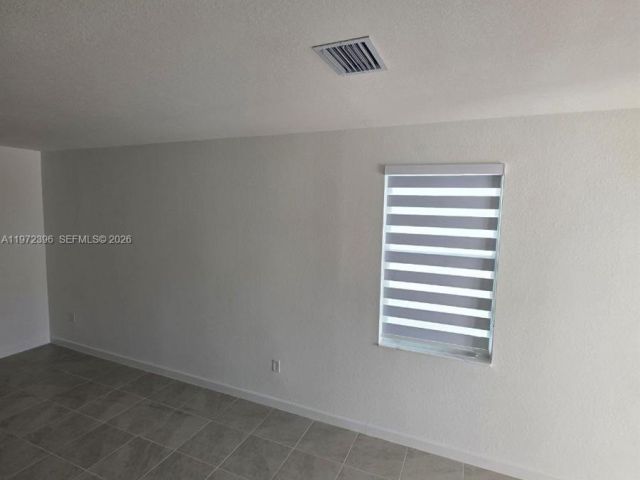 Дом в аренду по адресу 2741 SE 24TH COURT - фото 7492896