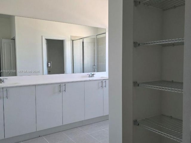 Дом в аренду по адресу 2741 SE 24TH COURT - фото 7492899