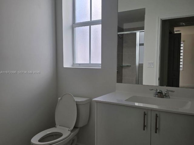 Дом в аренду по адресу 2741 SE 24TH COURT - фото 7492901