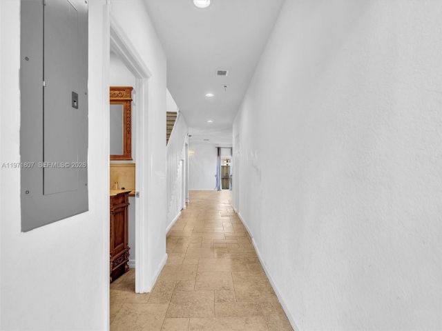 Продажа дома по адресу 21 SE 3rd Ave - фото 7462349