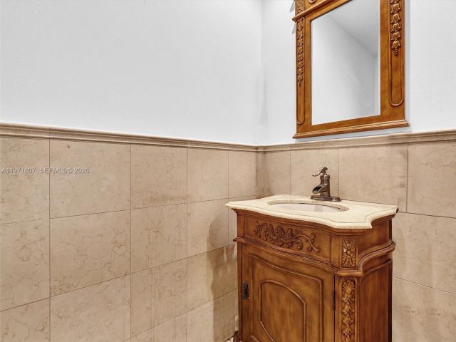 Продажа дома по адресу 21 SE 3rd Ave - фото 7462350