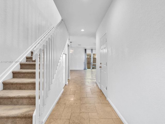 Продажа дома по адресу 21 SE 3rd Ave - фото 7462351