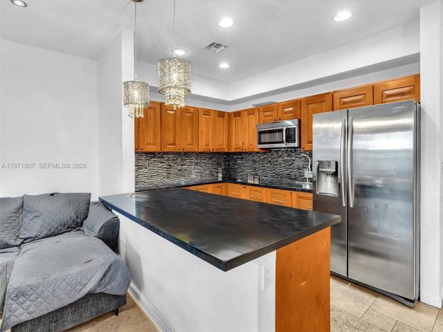 Продажа дома по адресу 21 SE 3rd Ave - фото 7462353