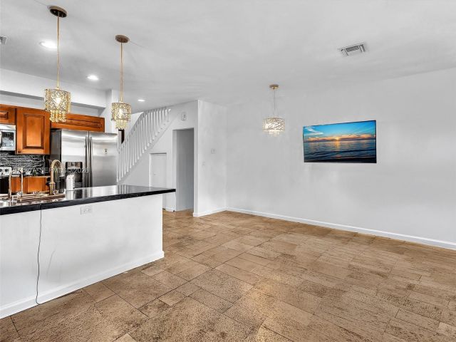 Продажа дома по адресу 21 SE 3rd Ave - фото 7462357