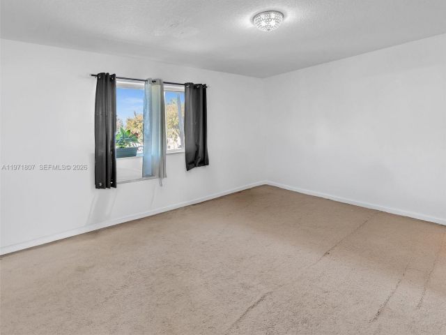 Продажа дома по адресу 21 SE 3rd Ave - фото 7462358