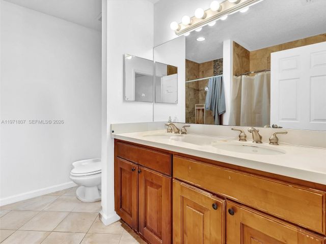 Продажа дома по адресу 21 SE 3rd Ave - фото 7462362