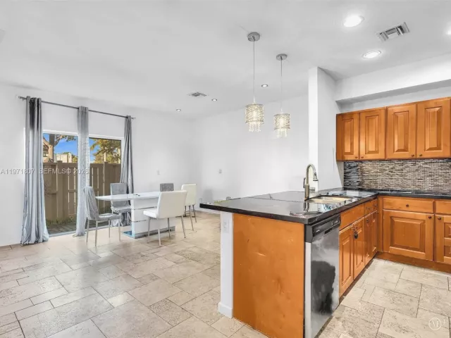 Продажа дома по адресу 21 SE 3rd Ave - фото 7462352