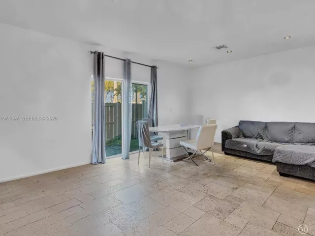 Продажа дома по адресу 21 SE 3rd Ave - фото 7462354