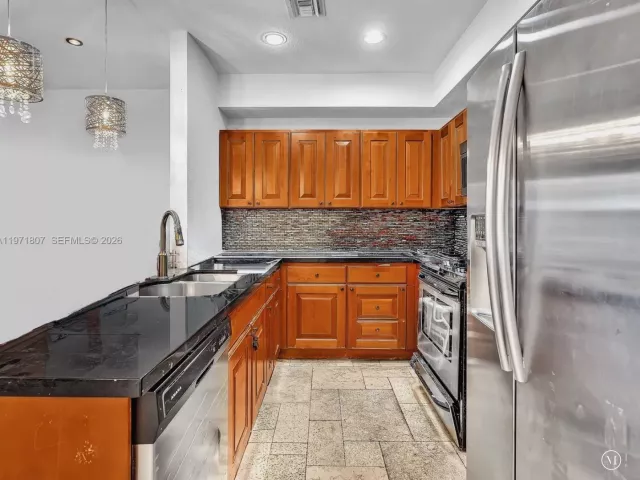 Продажа дома по адресу 21 SE 3rd Ave - фото 7462356