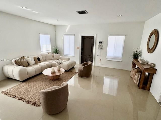 Дом в аренду по адресу 5732 Fletcher St 5732 - фото 7473574