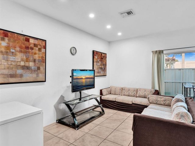 Продажа дома по адресу 23 SE 3rd Ave - фото 7462313