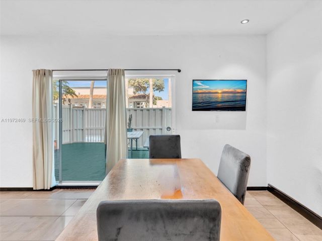 Продажа дома по адресу 23 SE 3rd Ave - фото 7462318