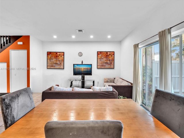 Продажа дома по адресу 23 SE 3rd Ave - фото 7462319