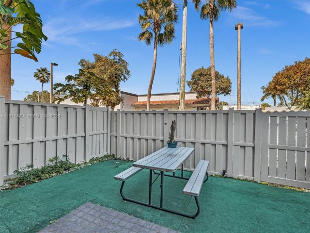 Продажа дома по адресу 23 SE 3rd Ave - фото 7462322