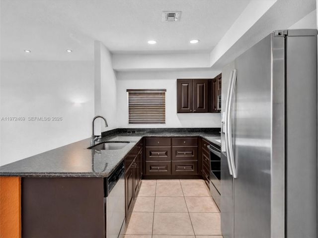 Продажа дома по адресу 23 SE 3rd Ave - фото 7462326