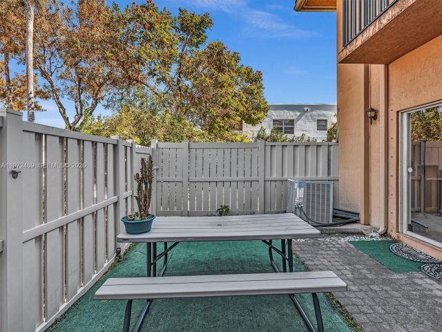 Продажа дома по адресу 23 SE 3rd Ave - фото 7462328