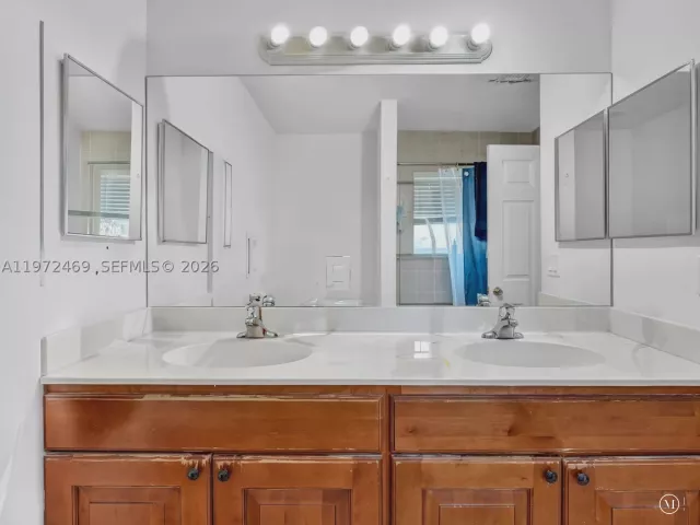 Продажа дома по адресу 23 SE 3rd Ave - фото 7878665