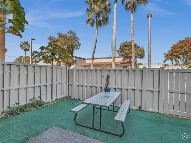 Продажа дома по адресу 23 SE 3rd Ave - фото 7462322