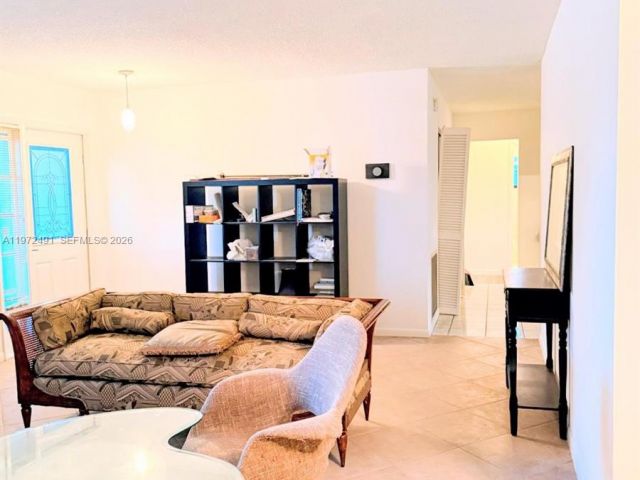 Дом в аренду по адресу 766 NW 24th Ave - фото 7476263