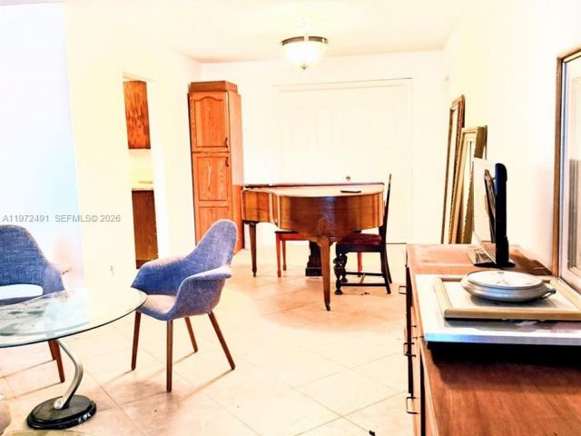 Дом в аренду по адресу 766 NW 24th Ave - фото 7476265