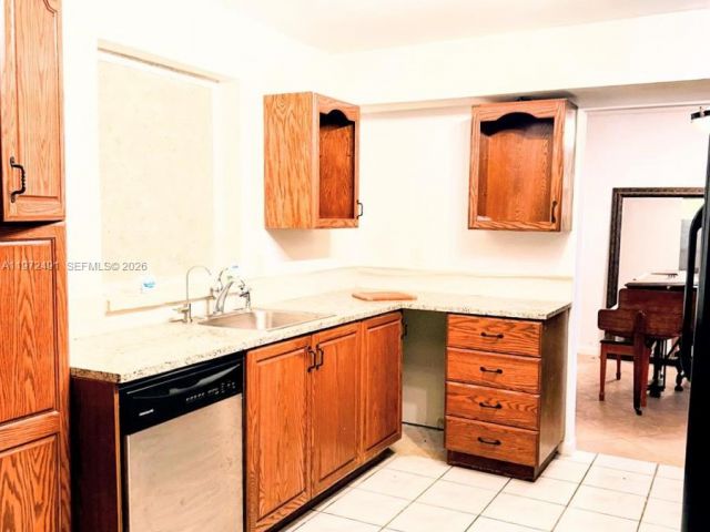 Дом в аренду по адресу 766 NW 24th Ave - фото 7476269