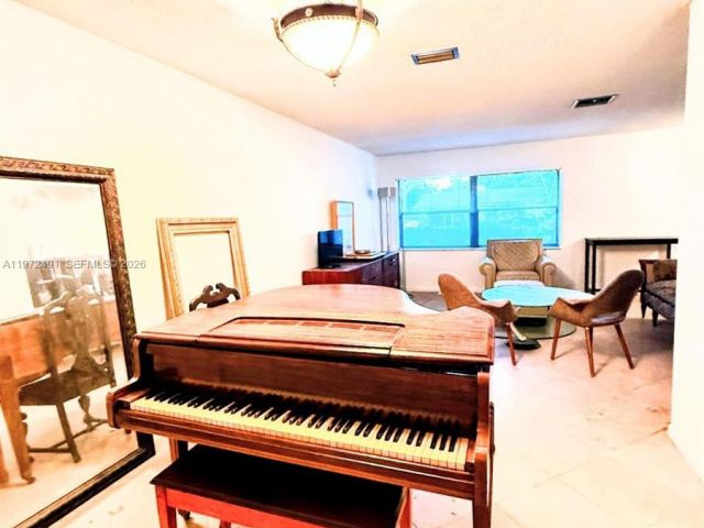 Дом в аренду по адресу 766 NW 24th Ave - фото 7476270