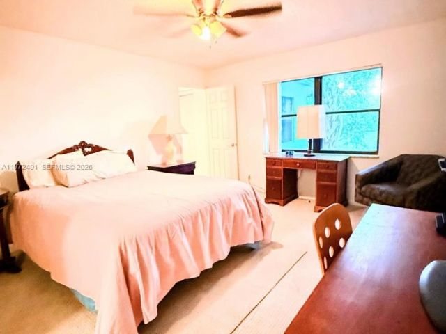 Дом в аренду по адресу 766 NW 24th Ave - фото 7476272