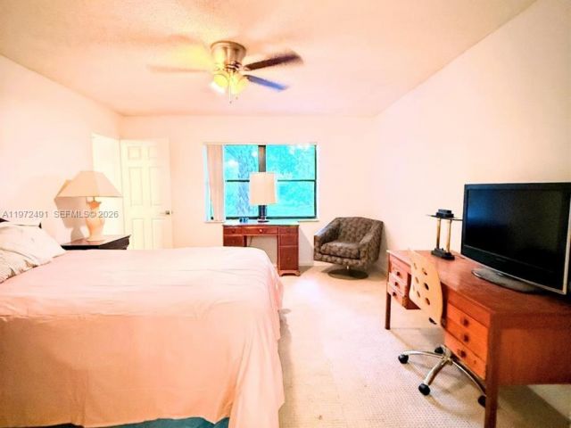 Дом в аренду по адресу 766 NW 24th Ave - фото 7476278