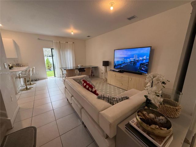 Дом в аренду по адресу 20378 NW 6th Ave 20378 - фото 7480370