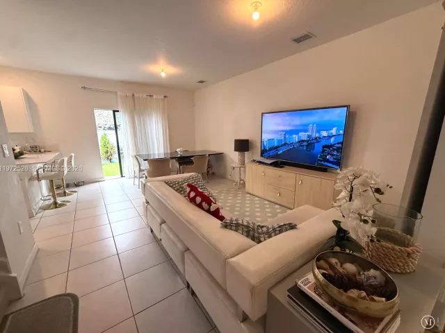 Дом в аренду по адресу 20378 NW 6th Ave 20378 - фото 7480370