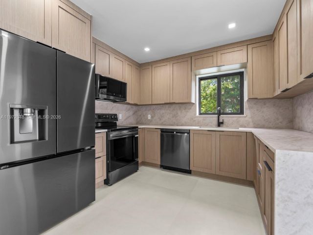 Продажа дома по адресу 1221 Biarritz Dr - фото 7469340