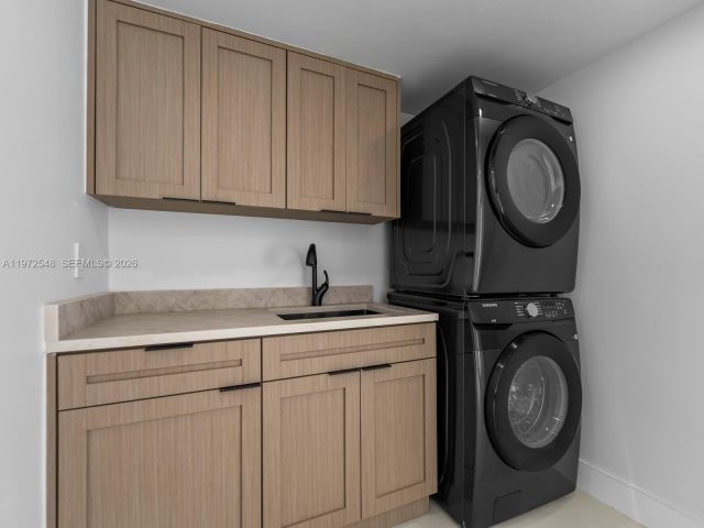 Продажа дома по адресу 1221 Biarritz Dr - фото 7469342