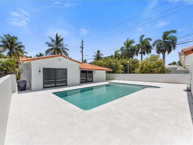 Продажа дома по адресу 1221 Biarritz Dr - фото 7469343