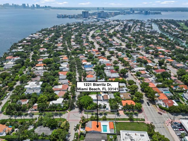 Продажа дома по адресу 1221 Biarritz Dr - фото 7469348