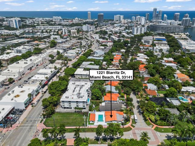 Продажа дома по адресу 1221 Biarritz Dr - фото 7469350