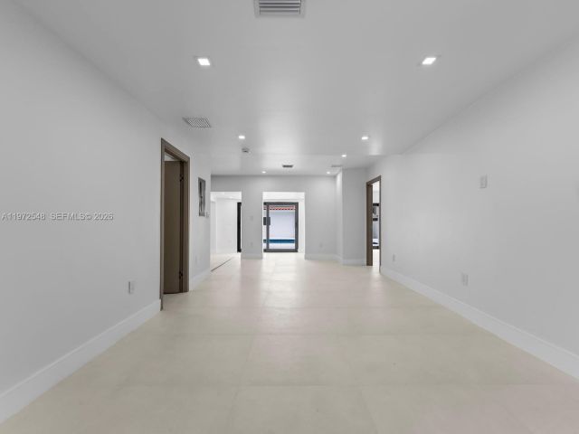 Продажа дома по адресу 1221 Biarritz Dr - фото 7469352