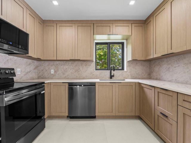 Продажа дома по адресу 1221 Biarritz Dr - фото 7469355