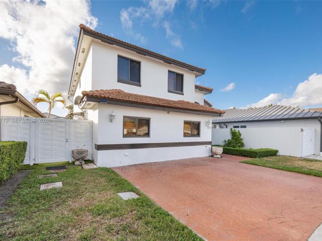 Продажа дома по адресу 1140 SW 85th Ct - фото 7524553