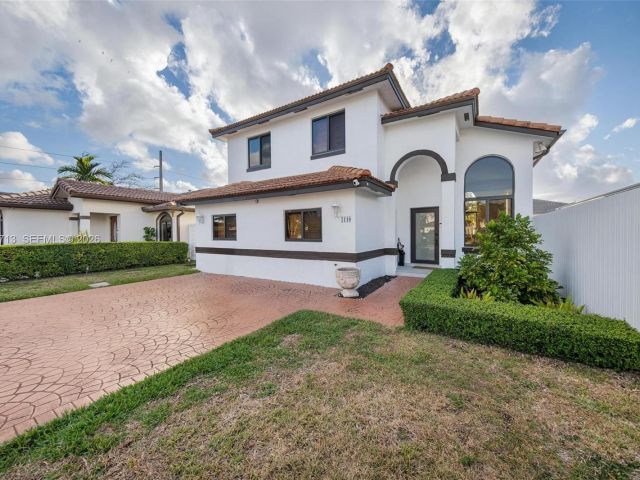 Продажа дома по адресу 1140 SW 85th Ct - фото 7524555