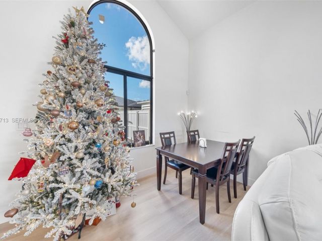 Продажа дома по адресу 1140 SW 85th Ct - фото 7524561