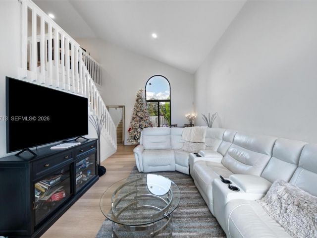 Продажа дома по адресу 1140 SW 85th Ct - фото 7524562