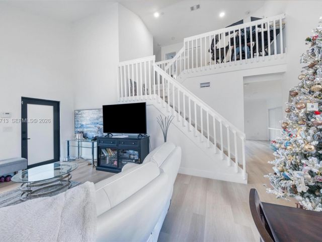 Продажа дома по адресу 1140 SW 85th Ct - фото 7524564