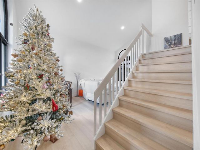 Продажа дома по адресу 1140 SW 85th Ct - фото 7524566