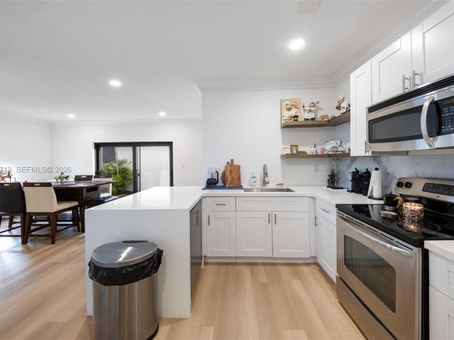 Продажа дома по адресу 1140 SW 85th Ct - фото 7524569