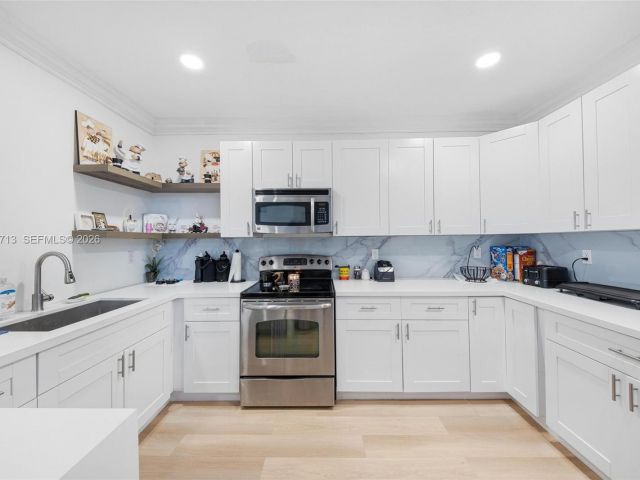 Продажа дома по адресу 1140 SW 85th Ct - фото 7524570