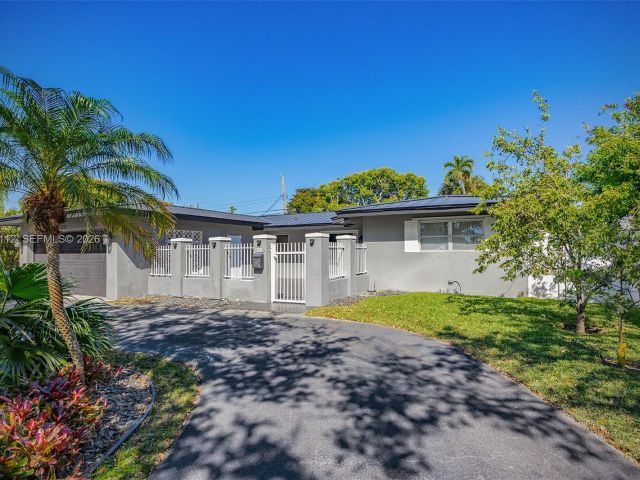 Продажа дома по адресу 2121 NE 62nd St - фото 7482367