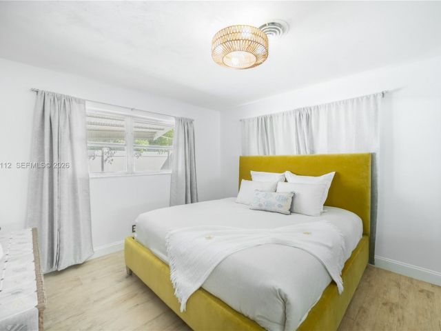 Продажа дома по адресу 2121 NE 62nd St - фото 7482379