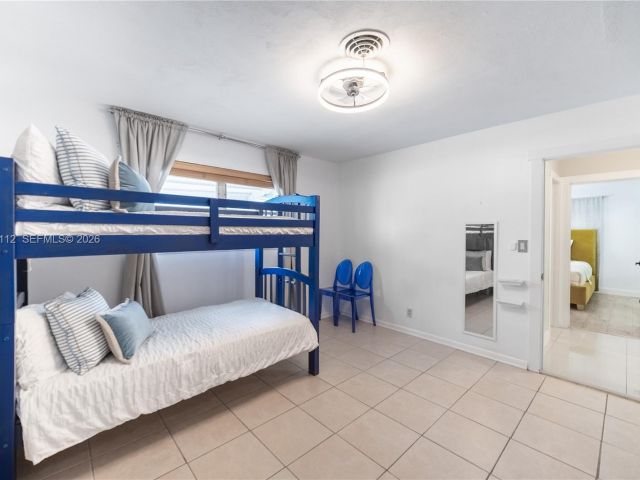 Продажа дома по адресу 2121 NE 62nd St - фото 7482382