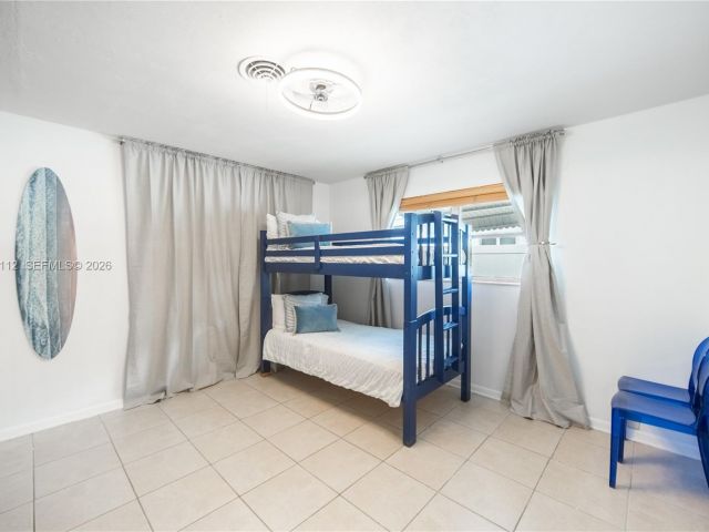 Продажа дома по адресу 2121 NE 62nd St - фото 7482383