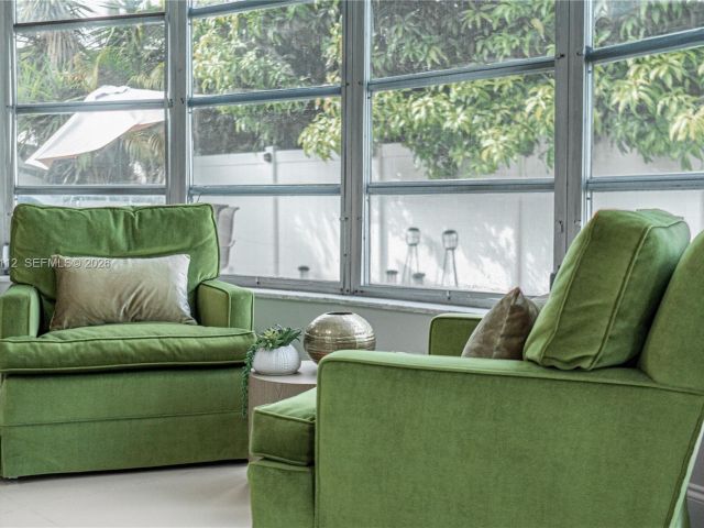 Продажа дома по адресу 2121 NE 62nd St - фото 7482386